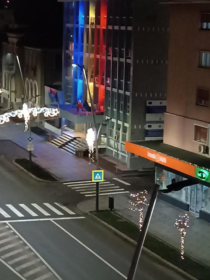 Central Бакэу Экстерьер фото